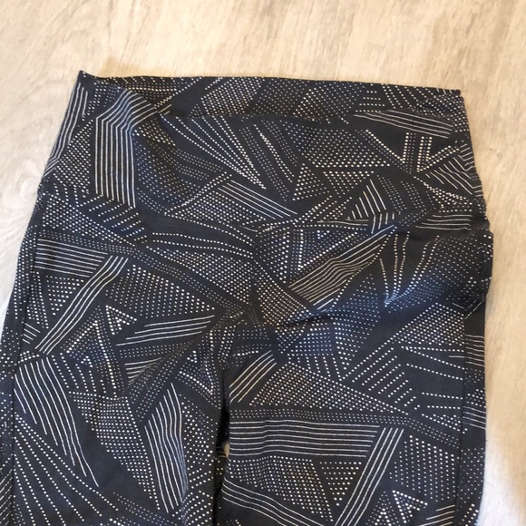 🔥2 for $10🔥 Old Navy Active Leggings - Picture 3 of 4